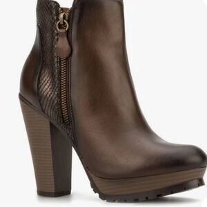 ANDREA FENZI Woman’s Dark Brown Leather Boots 8 Lug sole